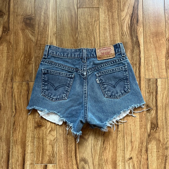 Levi’s Shorts - Picture 2 of 3